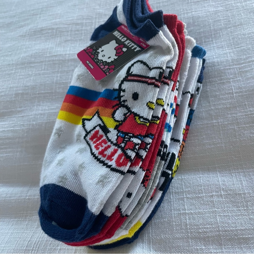 Hello Kitty Socks - Picture 5 of 9